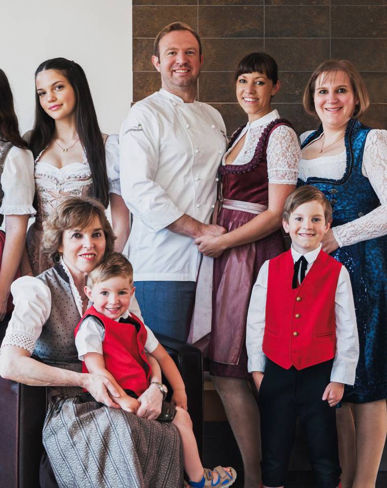 Mehr zu Gastgeber & Geschichte