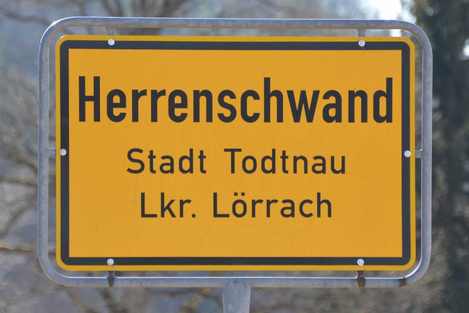 Ortsschild von Herrenschwand